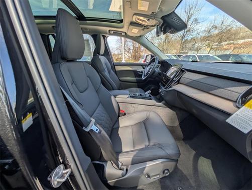 2025 Volvo XC90 Plug-In Hybrid T8 Plus 7-Seater