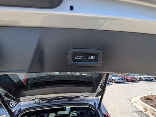 2023 Volvo XC40 B5 Plus Dark Theme