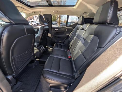 2023 Volvo XC40 B5 Plus Dark Theme