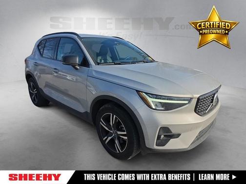 2023 Volvo XC40 B5 Plus Dark Theme