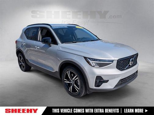 2023 Volvo XC40 B5 Plus Dark Theme