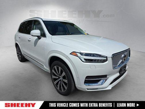 Crystal White Metallic 2023 Volvo XC90 B6 Plus 7-Seater