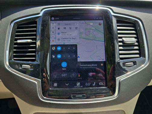 Crystal White Metallic 2023 Volvo XC90 B6 Plus 7-Seater