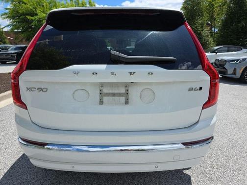 Crystal White Metallic 2023 Volvo XC90 B6 Plus 7-Seater