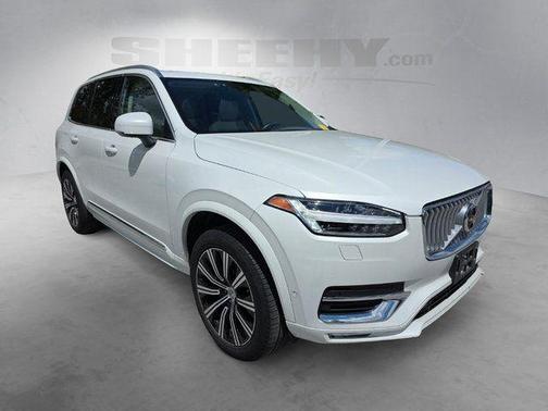 Crystal White Metallic 2023 Volvo XC90 B6 Plus 7-Seater