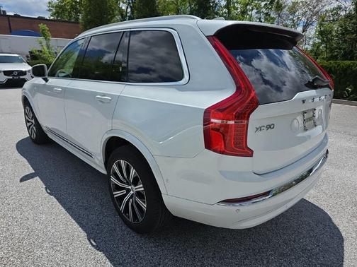 Crystal White Metallic 2023 Volvo XC90 B6 Plus 7-Seater