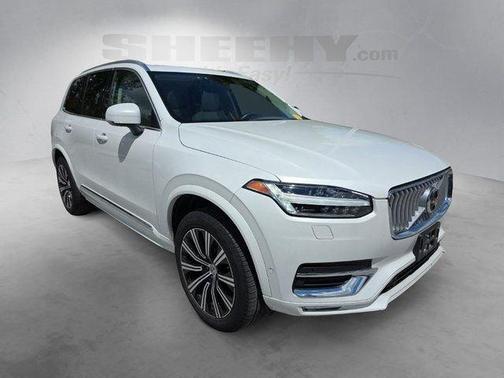 Crystal White Metallic 2023 Volvo XC90 B6 Plus 7-Seater