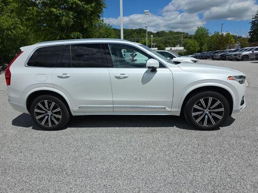Crystal White Metallic 2023 Volvo XC90 B6 Plus 7-Seater