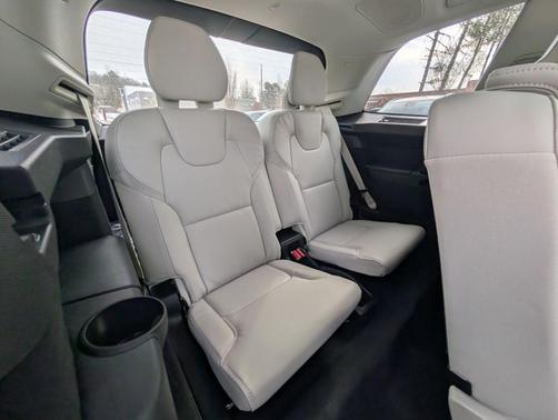 Crystal White Pearl 2026 Volvo XC90 B6 Ultra 7-Seater