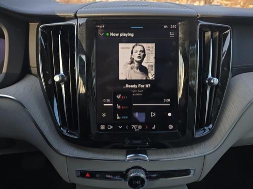 2022 Volvo XC60 B5 Inscription