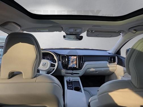 2022 Volvo XC60 B5 Inscription