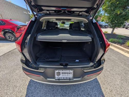 Onyx Black Metallic 2024 Volvo XC40 B5 Plus Bright Theme