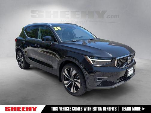 Onyx Black Metallic 2024 Volvo XC40 B5 Plus Bright Theme