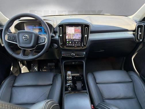 Onyx Black Metallic 2024 Volvo XC40 B5 Plus Bright Theme