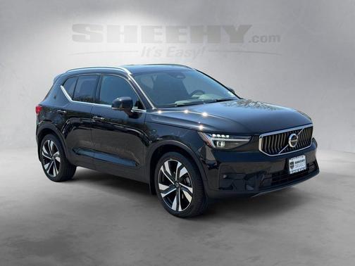 Onyx Black Metallic 2024 Volvo XC40 B5 Plus Bright Theme