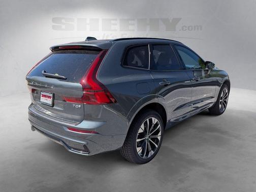 Forest Green 2026 Volvo XC60 Plug-In Hybrid T8 Plus