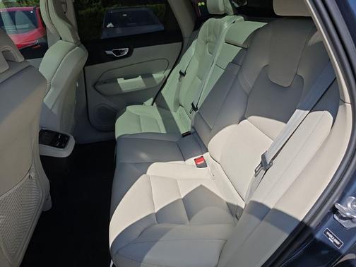 Denim Blue Metallic 2020 Volvo XC60 T5 Inscription