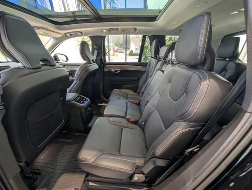 Onyx Black Metallic 2026 Volvo XC90 Plug-In Hybrid T8 Ultra 7-Seater