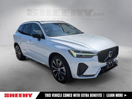 2023 Volvo XC60 B5 Ultimate Dark Theme