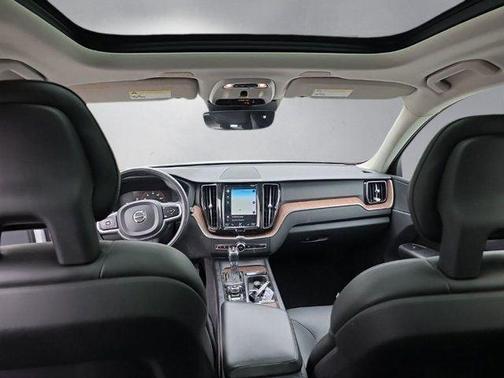 Ice White 2019 Volvo XC60 T5 Momentum