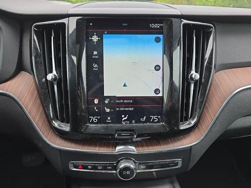 Ice White 2019 Volvo XC60 T5 Momentum