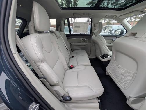 2026 Volvo XC90 B6 Ultra Dark Theme 7-Seater