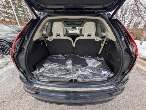 2026 Volvo XC90 B6 Ultra Dark Theme 7-Seater