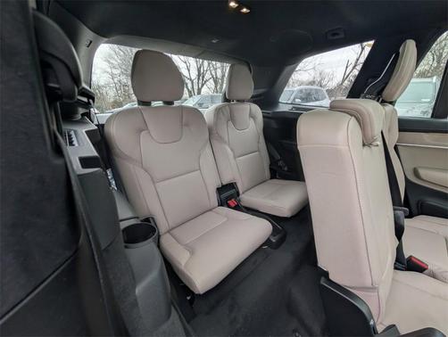2026 Volvo XC90 B6 Ultra 7-Seater