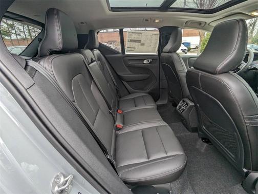 2025 Volvo XC40 B5 Plus Bright Theme