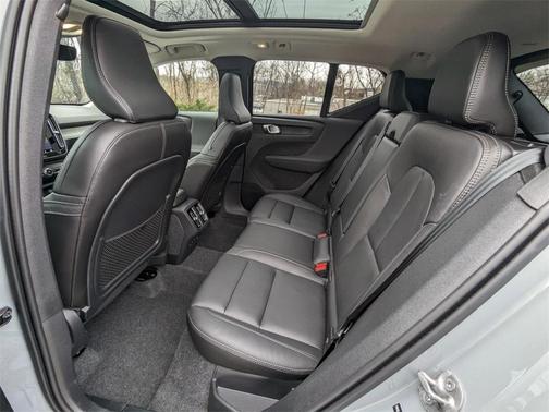 2025 Volvo XC40 B5 Plus Bright Theme