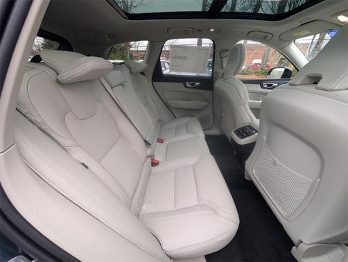 2026 Volvo XC60 B5 Ultra