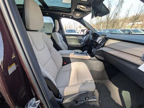 2025 Volvo XC90 B5 Core