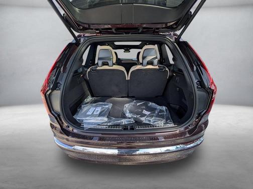 2025 Volvo XC90 B5 Core