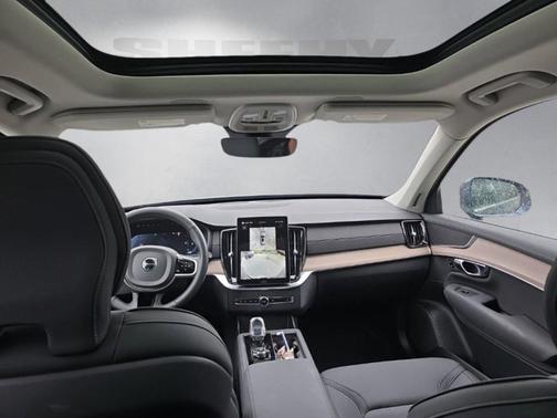 2025 Volvo XC90 B6 Plus 7-Seater