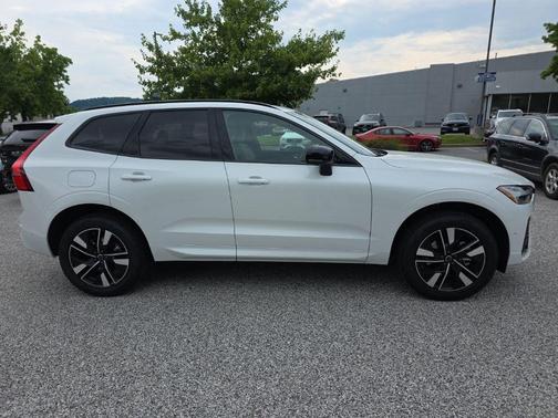 Crystal White Metallic 2026 Volvo XC60 B5 Plus