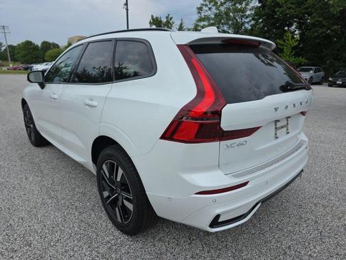 Crystal White Metallic 2026 Volvo XC60 B5 Plus