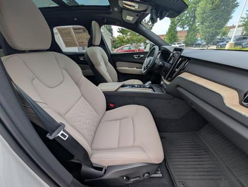 Crystal White Metallic 2026 Volvo XC60 B5 Plus
