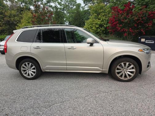 Luminous Sand Metallic 2016 Volvo XC90 T6 Momentum