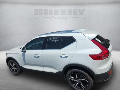 2025 Volvo XC40 B5 Core Bright Theme