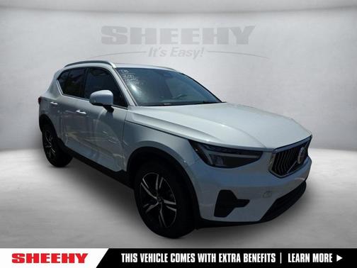 2025 Volvo XC40 B5 Core Bright Theme