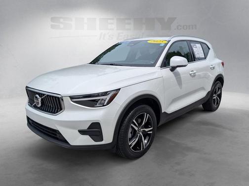 2025 Volvo XC40 B5 Core Bright Theme