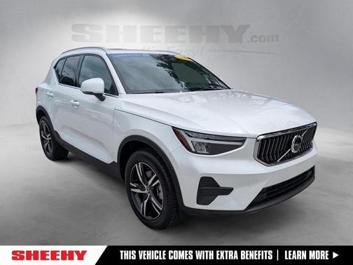 2025 Volvo XC40 B5 Core Bright Theme