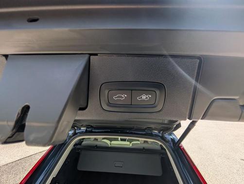 Denim Blue Metallic 2023 Volvo XC60 B5 Ultimate Bright Theme