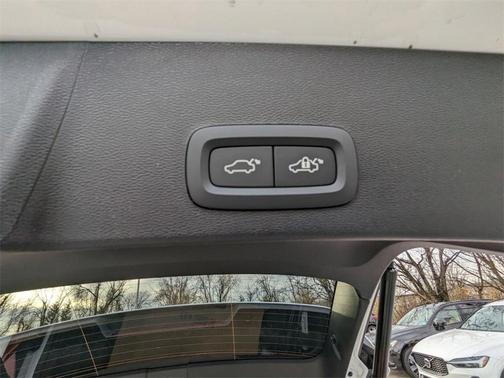 2025 Volvo XC40 B5 Plus Bright Theme