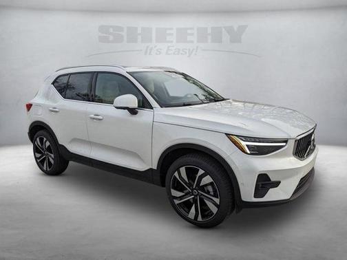 2025 Volvo XC40 B5 Plus Bright Theme