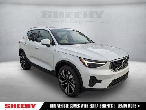 2025 Volvo XC40 B5 Plus Bright Theme