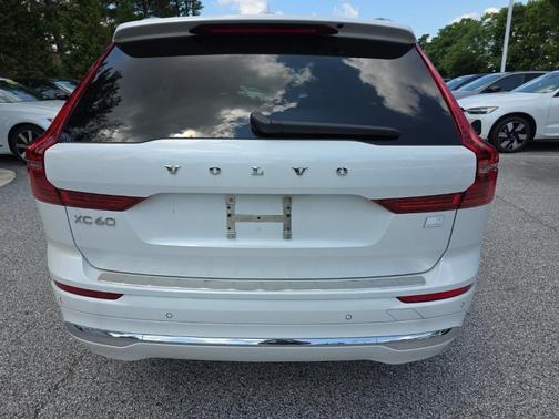 2023 Volvo XC60 Recharge Plug-In Hybrid T8 Core Bright Theme