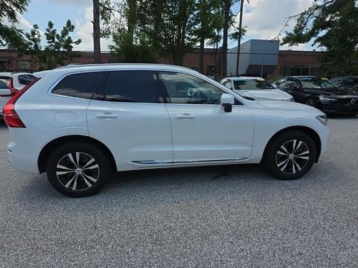 2023 Volvo XC60 Recharge Plug-In Hybrid T8 Core Bright Theme