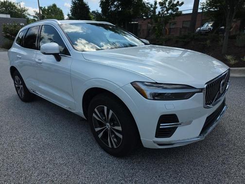 2023 Volvo XC60 Recharge Plug-In Hybrid T8 Core Bright Theme