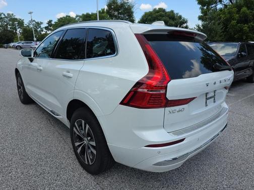 2023 Volvo XC60 Recharge Plug-In Hybrid T8 Core Bright Theme